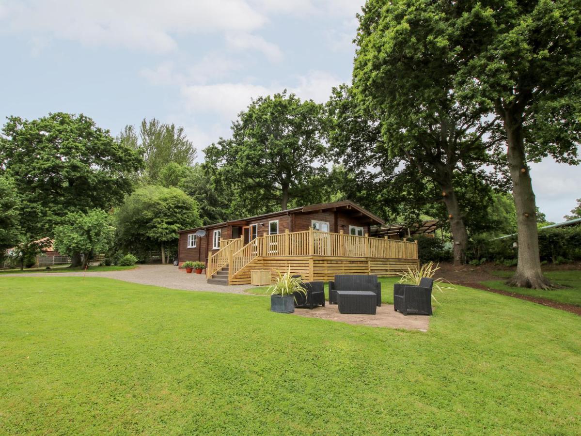 The Log Cabin Tenbury Wells Exterior foto